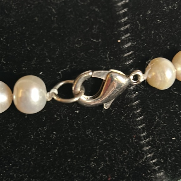 Classically Elegant Cultured Freshwater White Luster Pearl 18” Strand Necklace - Picture 4 of 5